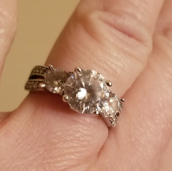 2 tcw Sterling Silver Past, Present, Future ring - Picture 9 of 16